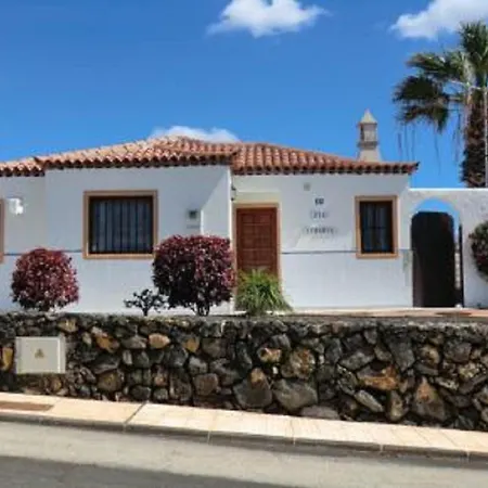 214 La Quinta, 3 Bed With Heated Pool, Air Con And Wi-fi Villa